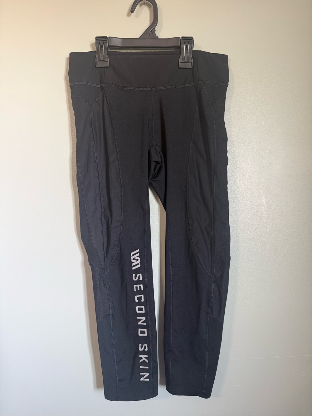 Second Skin QUATROFLX Zoned Compression Capri Leggings Black Spellout Size Small